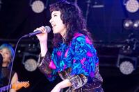 　フリーライブを行ったＳｕｐｅｒｆｌｙの越智志帆（撮影・渡邉一生）