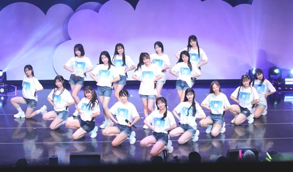 　１８期生昇格記念ライブを開催したＡＫＢ４８