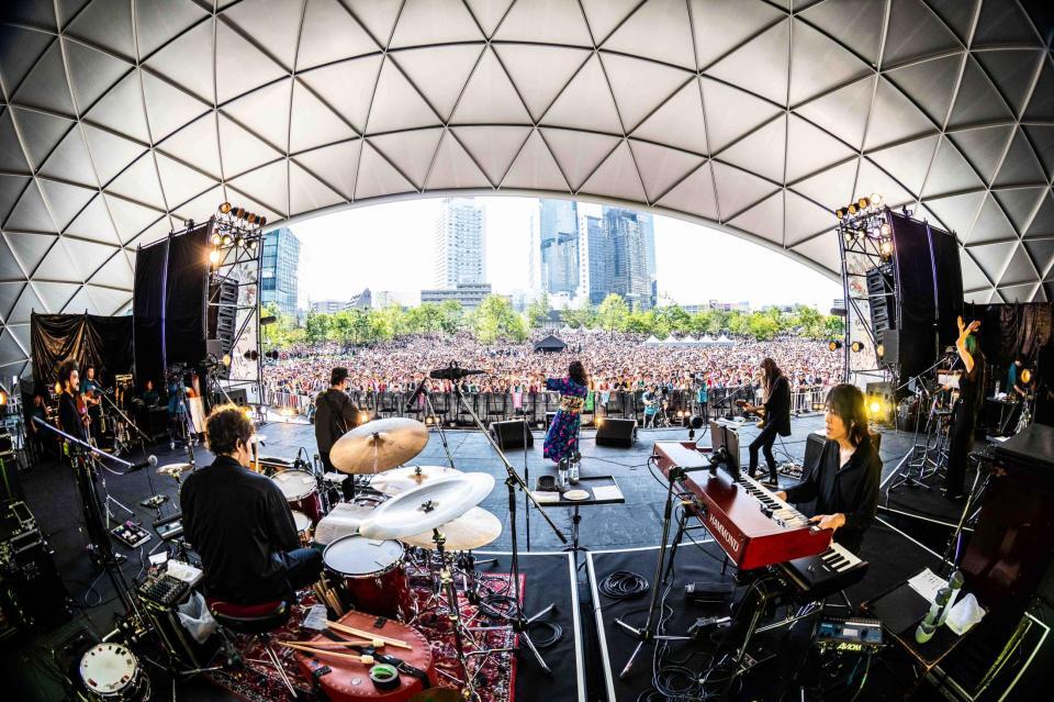 　２万３０００人が集まったＳｕｐｅｒｆｌｙのフリーライブ（撮影・渡邉一生）