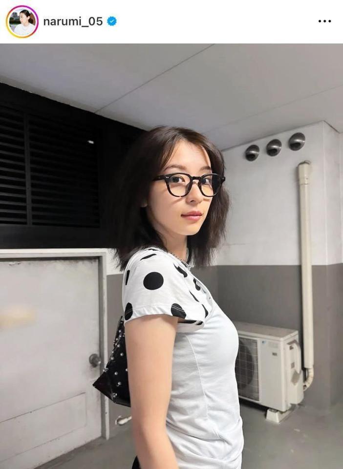 　メガネ姿も素敵！鳴海唯のインスタグラム＠ｎａｒｕｍｉ＿０５より
