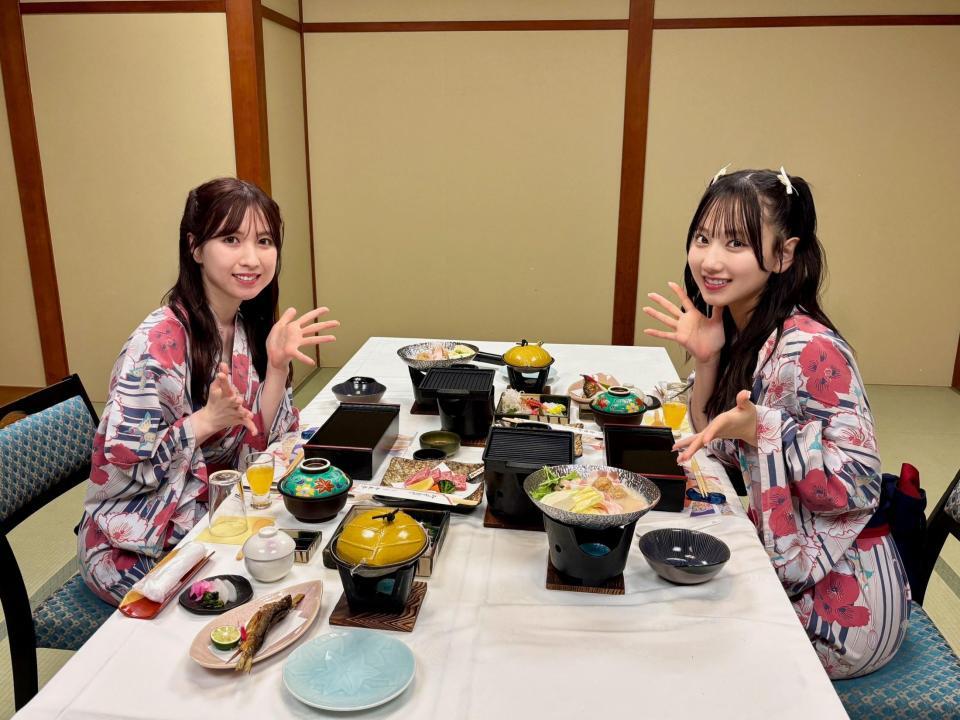 　はわい温泉「千年亭」を訪れたＡＫＢ４８の永野芹佳と徳永羚海　ⓒＡＫＢ４８