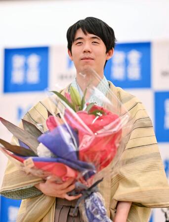 　将棋の棋聖戦で６連覇を飾った藤井聡太棋聖