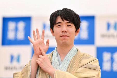 　将棋の棋聖戦で６連覇を飾った藤井聡太棋聖