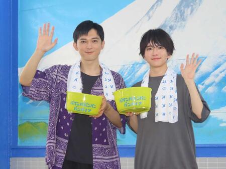 　イベントに出席した吉沢亮（左）と板垣李光人