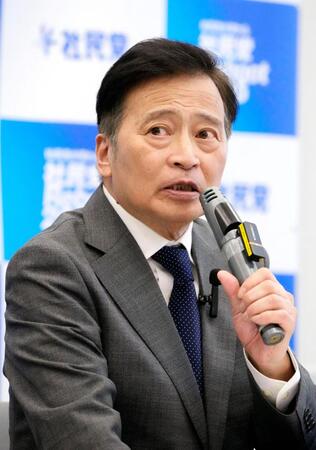 　参院選比例代表に社民党公認で立候補すると表明するラサール石井