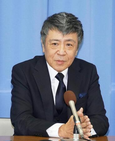 　記者会見で参院選への出馬を表明する世良公則氏