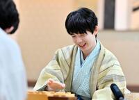 　将棋の棋聖戦５番勝負第３局で杉本和陽六段を破って防衛、６連覇を飾った藤井聡太棋聖