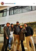 夫の友達たちとぱしゃり。え？ワイルド変貌の元アイドルも！？　滝沢眞規子のインスタグラム＠ｍａｋｉｋｏｔａｋｉｚａｗａより