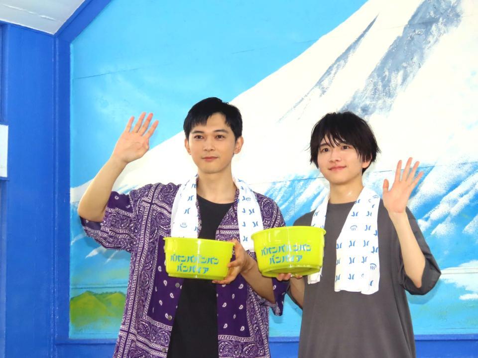 　イベントに出席した吉沢亮（左）と板垣李光人