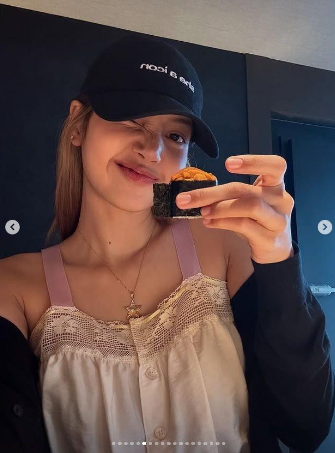 　ＢＬＡＣＫＰＩＮＫ・リサの公式インスタグラム＠ｌａｌａｌａｌｉｓａ＿ｍより