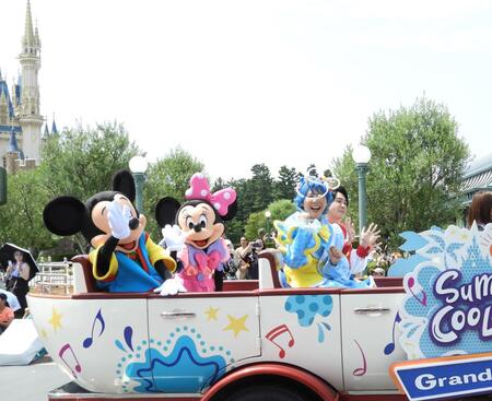 　ミッキーとミニーとともにパレードルートを巡ったＭｒｓ．　ＧＲＥＥＮ　ＡＰＰＬＥ