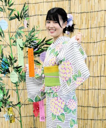 　あじさい柄の着物で七夕を彩った川口真奈