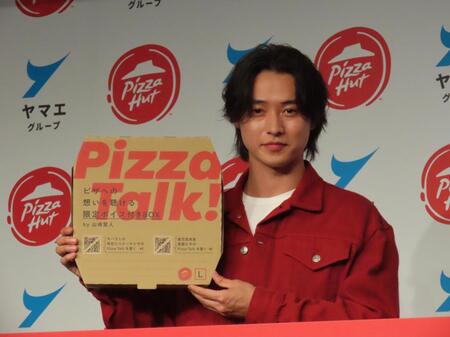 　新商品発表会に出席した山﨑賢人