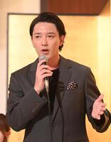 　壇上であいさつする金子昇（撮影・西田忠信）