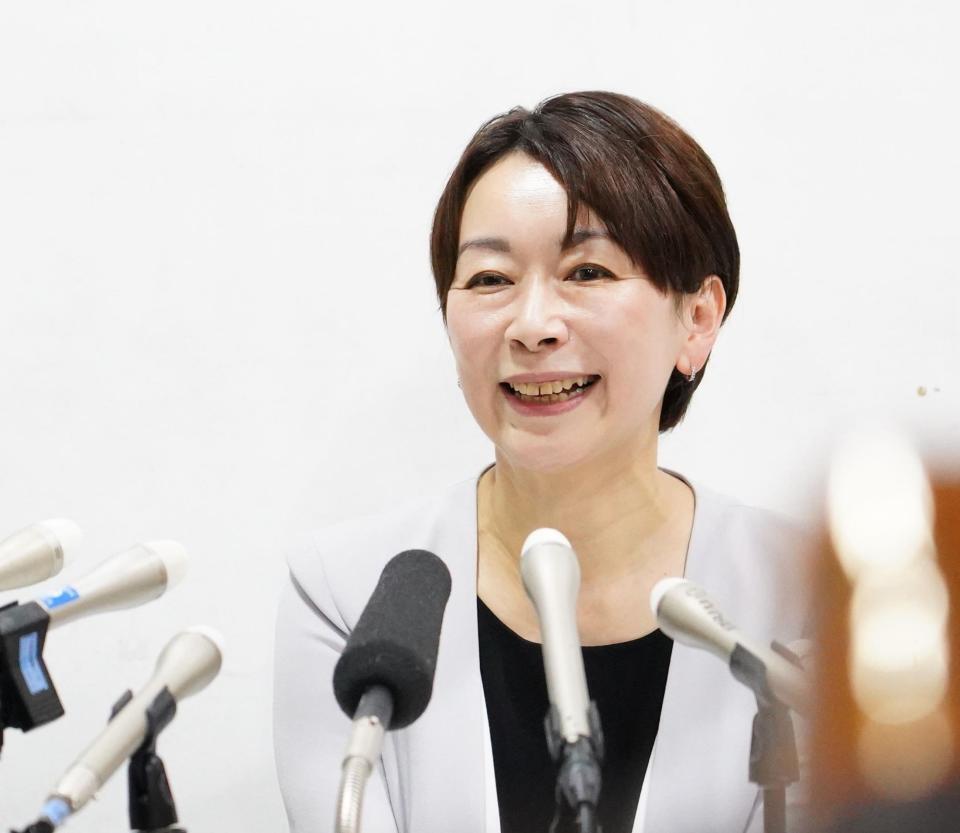 　すがすがしい表情で出馬会見に臨む山尾志桜里氏（撮影・高石航平）