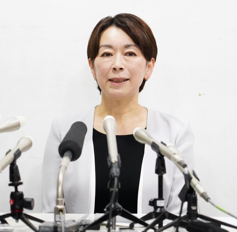　出馬会見に臨む山尾志桜里氏（撮影・高石航平）