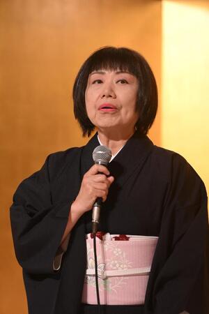 　壇上であいさつする藤山直美（撮影・西田忠信）
