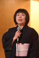 　壇上であいさつする藤山直美（撮影・西田忠信）
