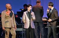 　マイケル・ジェームズ・スコット（左）と共演した京本大我。右はハリー杉山