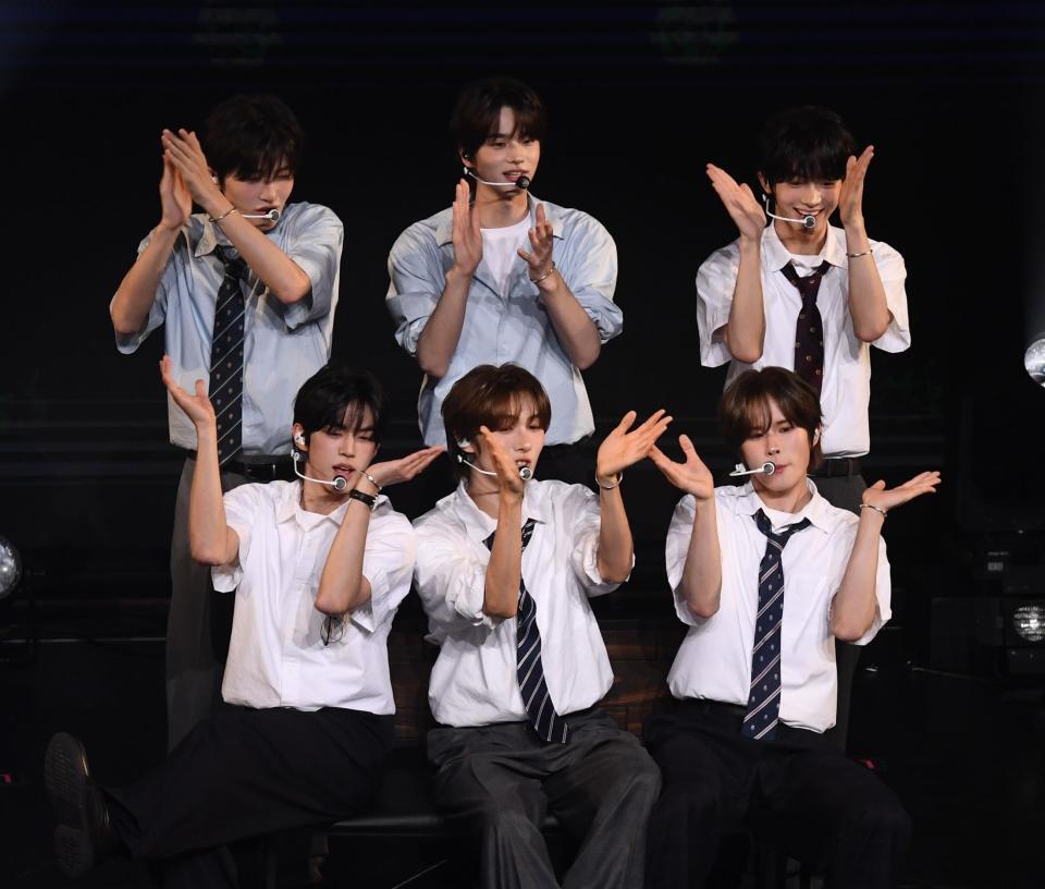 　熱いパフォーマンスを見せるＴＷＳのメンバー（撮影・園田高夫）