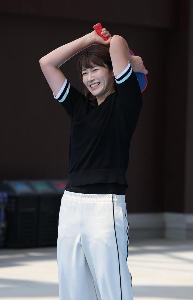 　うまくいかず悔しがる狩野舞子さん（撮影・金田祐二）