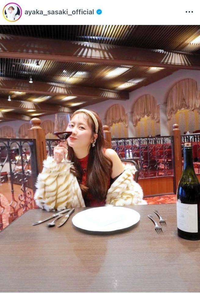 ワインも似合う！佐々木彩夏のインスタグラム＠ａｙａｋａ＿ｓａｓａｋｉ＿ｏｆｆｉｃｉａｌよ