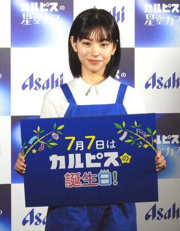 　透明感あふれるビジュアルで登場した當真あみ