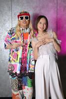 　一夜限りのスペシャルライブでタッグを組む鈴木亜美（右）とＤＪ　ＫＯＯ（撮影・伊藤笙子）