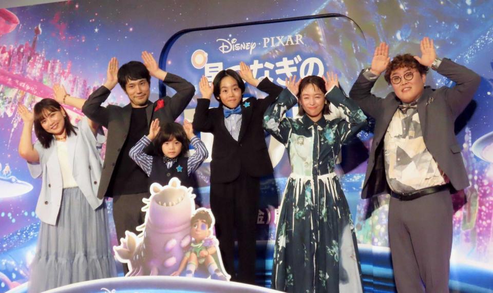 　（左から）野呂佳代、松山ケンイチ、佐藤大空、川原瑛都、清野菜名、マユリカ・中谷