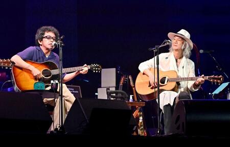 　ステージでセッションを楽しんだＣｈａｒ（右）と奥田民生