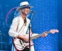 　古希記念ライブでギターをかき鳴らしたＣｈａｒ