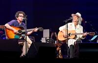 　ステージでセッションを楽しんだＣｈａｒ（右）と奥田民生