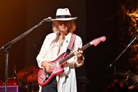 　古希記念ライブでギターをかき鳴らしたＣｈａｒ