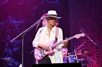 　古希記念ライブでギターをかき鳴らしたＣｈａｒ