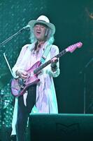 　古希記念ライブでギターをかき鳴らしたＣｈａｒ