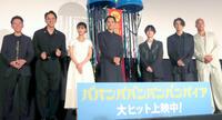 　（左から）浜崎慎治監督、満島真之介、原菜乃華、吉沢亮、板垣李光人、眞栄田郷敦、関口メンディー