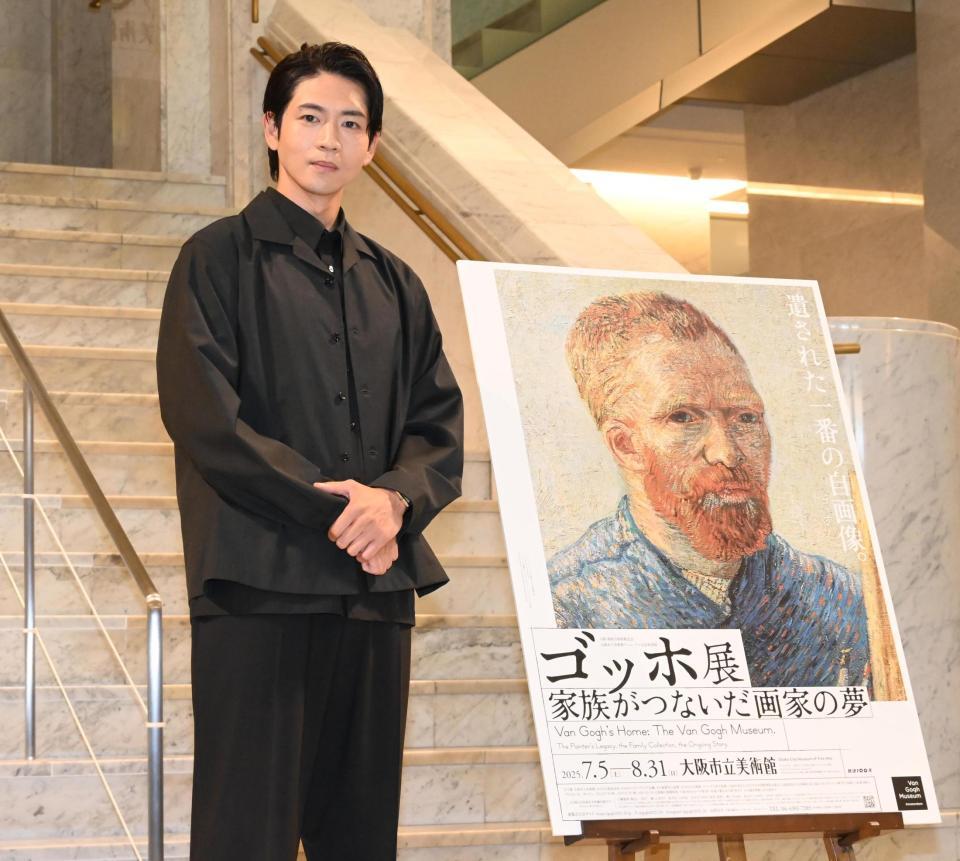 　フォトセッションに応じる松下洸平（撮影・高部洋祐）