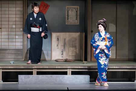 　五木ひろし（左）と坂本冬美（提供・新歌舞伎座　Ⓒ田中聖太郎）