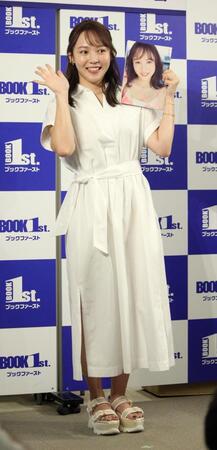 　写真集発売記念イベントに登場した森千晴アナウンサー