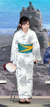 　浴衣姿でステージに立つ福原遥（撮影・佐藤厚）