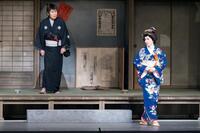 　五木ひろし（左）と坂本冬美（提供・新歌舞伎座　Ⓒ田中聖太郎）