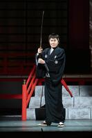 　五木ひろし（提供・新歌舞伎座　Ⓒ田中聖太郎）