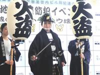 　鬼平の扮装（ふんそう）で築地警察署の一日署長を勤めた松本幸四郎