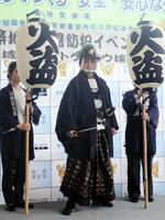 　鬼平の扮装（ふんそう）で築地警察署の一日署長を勤めた松本幸四郎