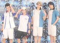 　役の雰囲気そのままに撮影に応じた（左から）有岡歩斗、竹内雄大、石川志泉、草地稜之