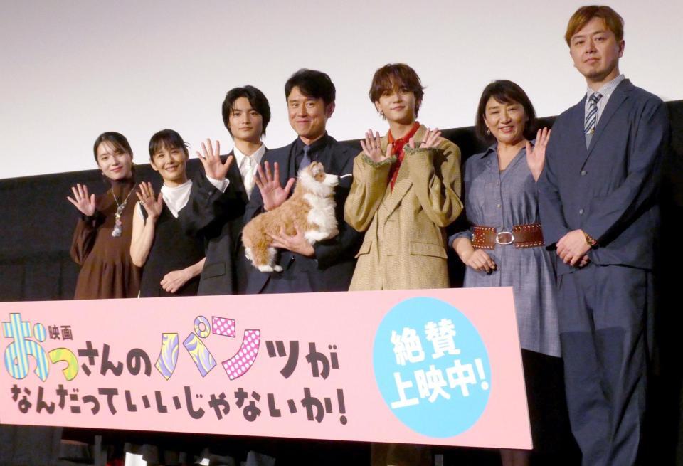 　（左から）大原梓、富田靖子、城桧吏、原田泰造、中島颯太、松下由樹、二宮崇監督