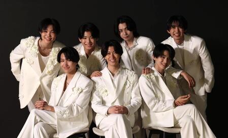 ７月７日にデビューしたＣＬＡＳＳ　ＳＥＶＥＮの（前列左から）高田憐、大東立樹、野秀侑、（後列同）中澤漣、横田大雅、近藤大海、星慧音＝東京・有明のＴＯＢＥ（撮影・佐々木彰尚）