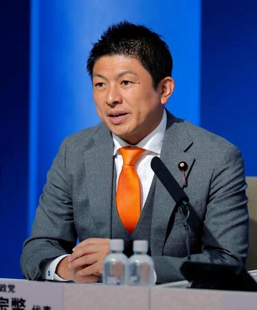 インターネット番組「ニコニコ生放送」の討論会で発言する参政党の神谷代表＝６日夜、東京・銀座