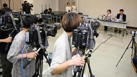 　静岡県伊東市で開かれた田久保真紀市長の記者会見＝７日午後