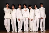 ７月７日にデビューしたＣＬＡＳＳ　ＳＥＶＥＮの（左から）中澤漣、横田大雅、高田憐、大東立樹、野秀侑、近藤大海、星慧音＝東京・有明のＴＯＢＥ（撮影・佐々木彰尚）